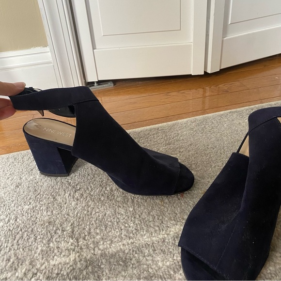 Navy Nine West heels - 10 - Picture 7 of 9